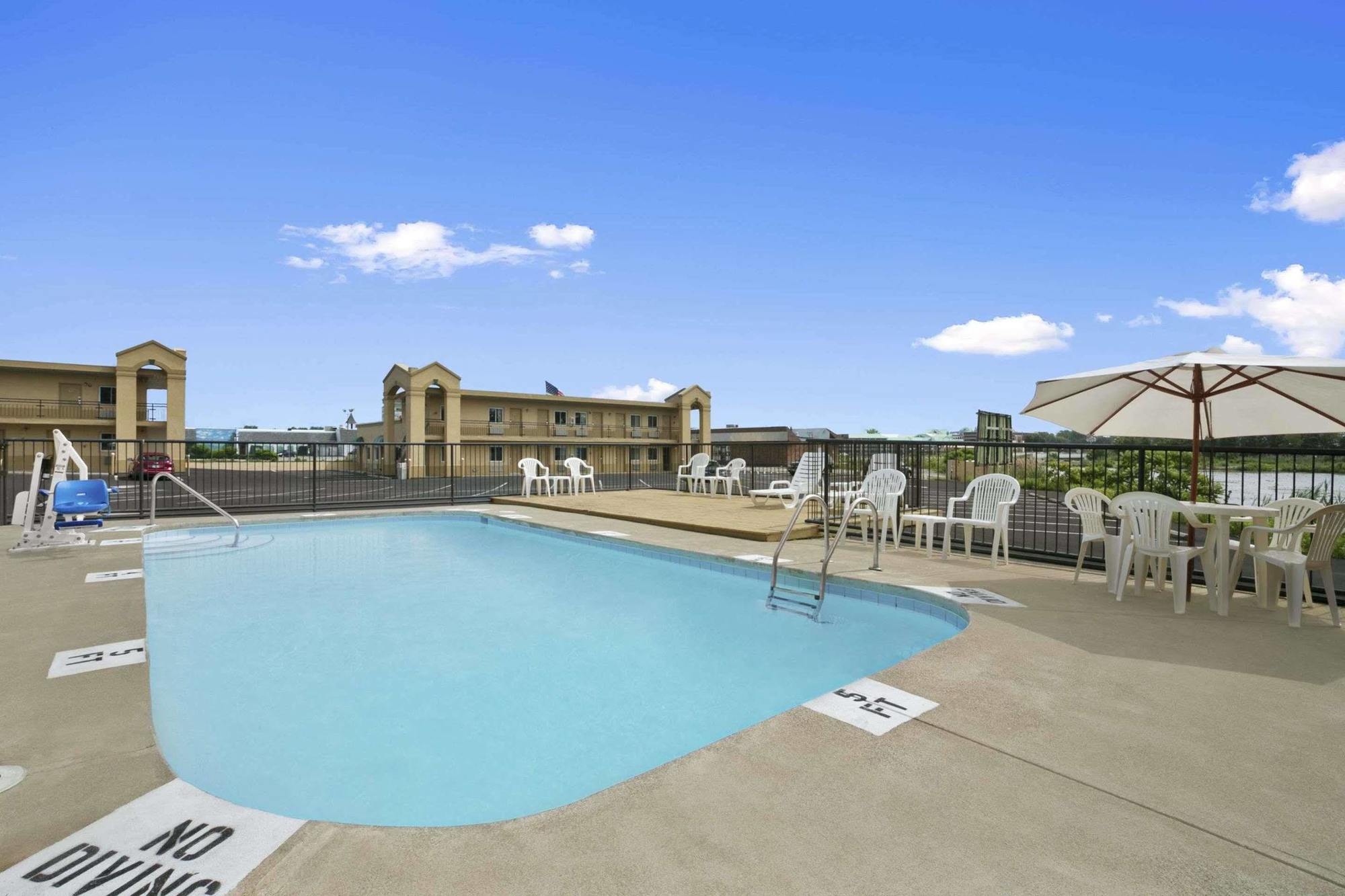 Cedar Cove Hotel Sandusky Exterior photo