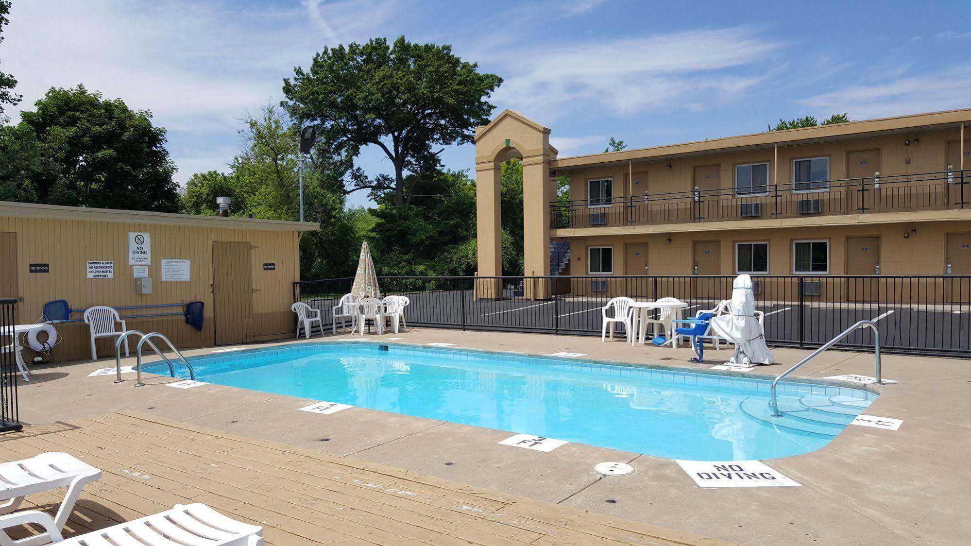 Cedar Cove Hotel Sandusky Exterior photo